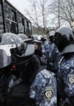 Силовики начали диалог с протестующими на улице Грушевского и призывают их в мегафон уйти