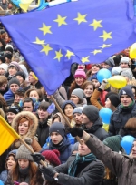 Украинскому из разных регионов продолжают съезжаться на Евромайдан