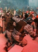 Беркут пошел в наступление на активистов на Грушевского (фото, видео)