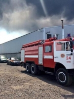 Под Киевом до сих пор горит 5 цистерн. Пожарные пока не могут подобраться к ним (видео)