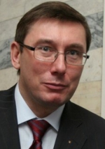 Луценко: Изменения в стране должны начаться с отставки Януковича