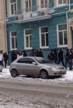 Представительство Евросоюза в Украине блокируют "титушки"