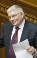 Самооборона Майдана забросала Михаила Чечетова обертками от конфет