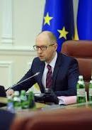 Яценюк поручил проработать механизм запрета приобретения нефтепродуктов у РФ