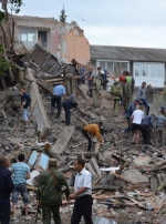 Снежное попало под авиаобстрел: разрушены дома, есть погибшие. Работала российская авиация? (фото, видео)