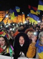 В полночь на Евромайдане в Киеве осталось более тысячи человек