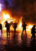 Несмотря на объявленное перемирие, силовики бросают в активистов гранаты