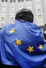 Центральный вход в здание украинского правительства заблокировали протестующие