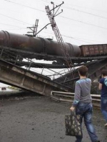 Взорван очередной мост на Донбассе. На сей раз - вместе с поездом (видео)