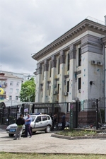 МВД просит не нападать на диппредставительства России