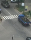 По Донецку прошла колонна военной техники без опознавательных знаков (фото)