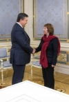 Эштон проводит встречу с Януковичем