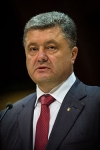 Суд наложил на Порошенко обязательство