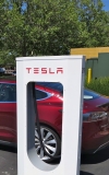 Tesla отзывает 54 тысячи авто в США для настроек автопилота