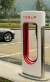 Tesla откроет в Украине три электрозаправки - Омелян